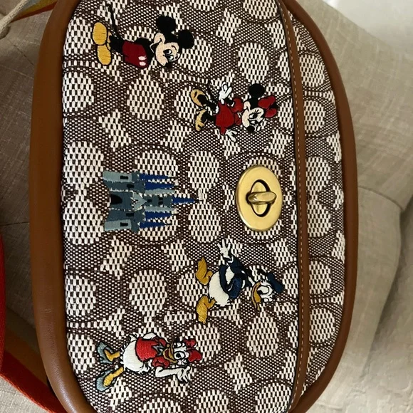 Coach X Disney - Camera Bag In Signature Textile Jacquard ❤️ - Picture 5 of 16